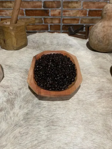 Gamela rústica de madeira macissa