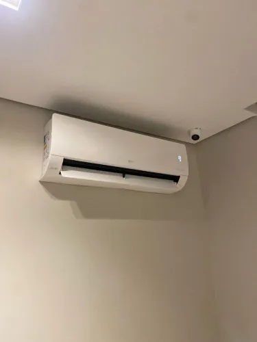 INSTALAÇÃO E MANUTENÇÃO EM AR CONDICIONADO.