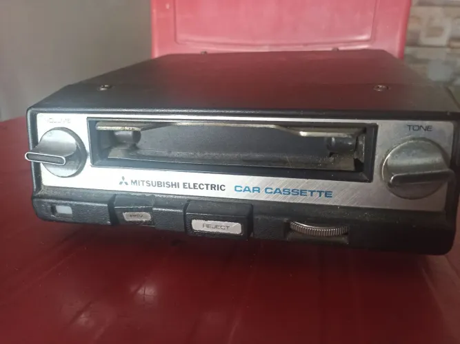 Rádio antigo Mitsubishi car cassette avalio proposta pra vir buscar..