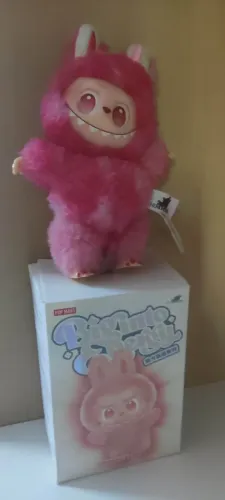 Labubu rosa lindo e fofo!