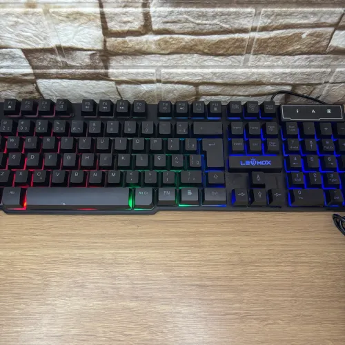 TECLADO GAMER COM LED