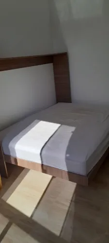 Vendo excelente cama de casal, de embutir, articulada.