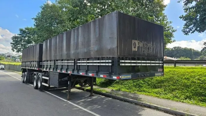 Bitrem Graneleiro RECRUSUL Ano 19 compensado naval 7.10 x 1.80 Sem PNEUS