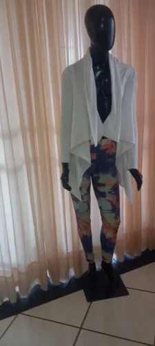 Conjunto Calça Legging e Casaco Branco