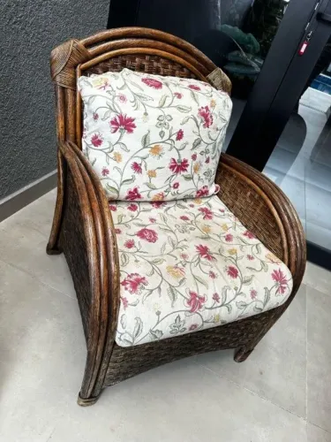 Poltrona de vime em ótimo estado