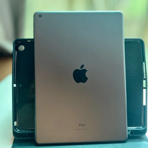 iPad Cinza 8 com caneta e Capa Protetora