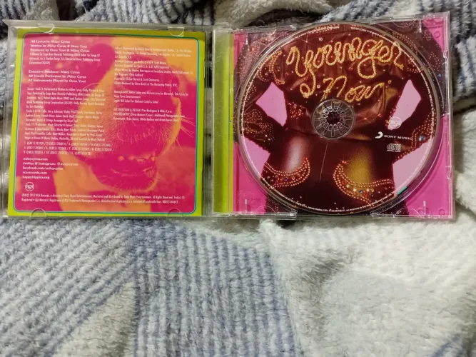Miley Cyrus - Younger Now CD
