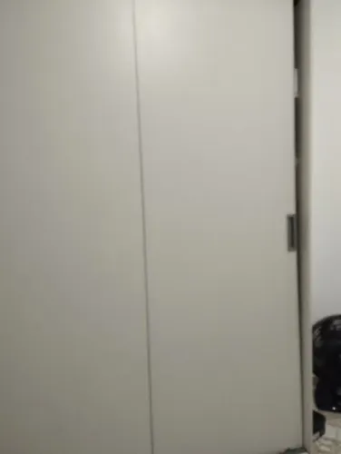 Guarda roupa duas portas 