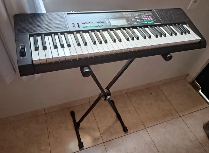 Vendo teclado Casio CTK-3400 Bem conservado