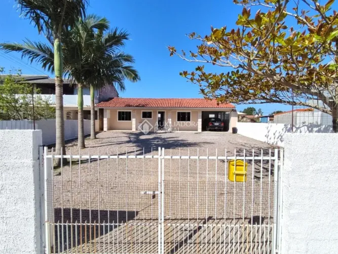 Excelente Casa com ótimo terreno à venda na Praia da Pinheira, Palhoça/SC