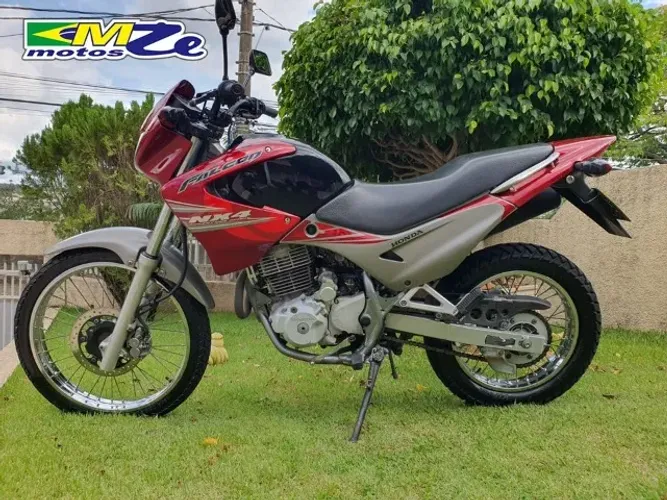Motos Honda NX 4 Falcon 400 no Brasil
