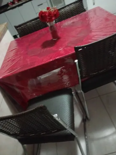 Mesa de vidro com 4 cadeiras