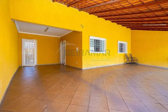 Casa à Venda com 3 Quartos (2 Suítes), Quintal com Churrasqueira na QNA 32  Taguatinga Nor