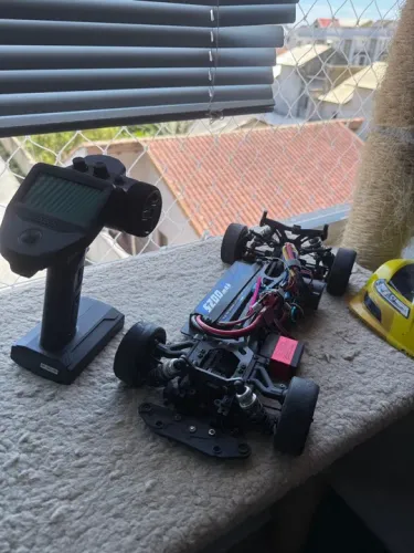 Auto modelo 1/10 + FlySky 7canais + Bolha