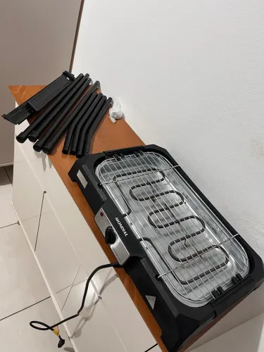 Churrasqueira Mondial com suporte