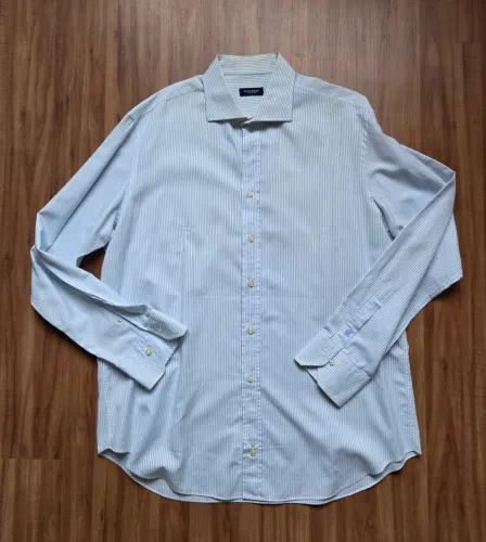 Camisa Burberry Listrada Azul Claro - Elegância e Conforto
