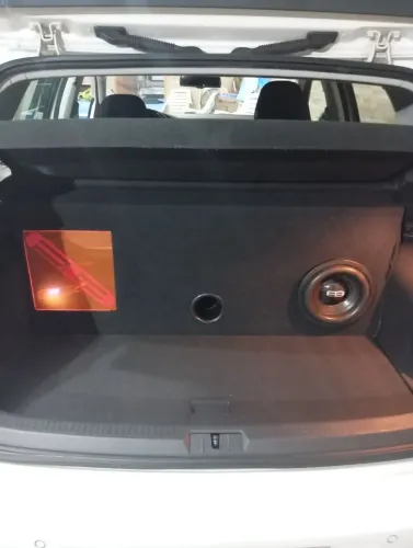 Caixa de som automotivo