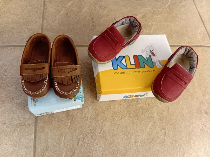 Kit 2 Sapatos Infantis Klin 22 Mocassim Marrom e Social Vermelho Seminovos