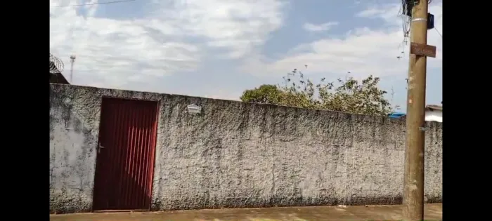 Vende-se terreno no bairro Brasília em Araguari-MG 