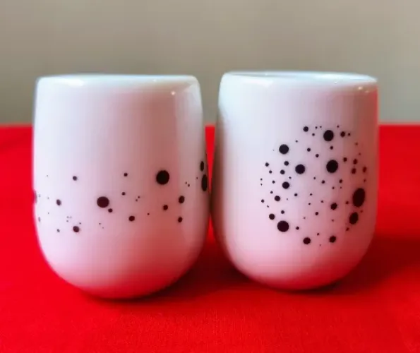 Par de copinhos para café em porcelana