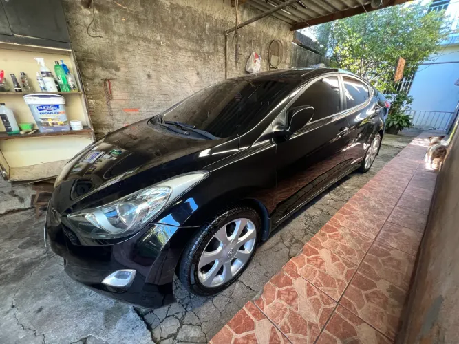 Hyundai Elantra GLS 1.8 16V Aut. 2012