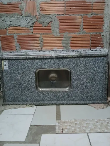 Vende-se  uma pia de granito nova nunca  usada 