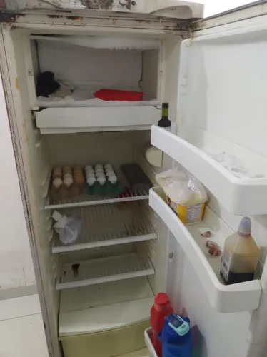 Vendo Geladeira e Fogão Elétrico