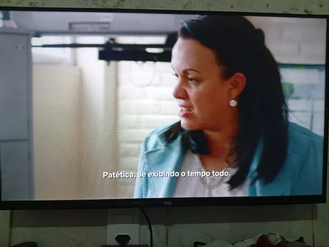 Tv smartv tcl 32 3 meses de uso cm nota fiscal