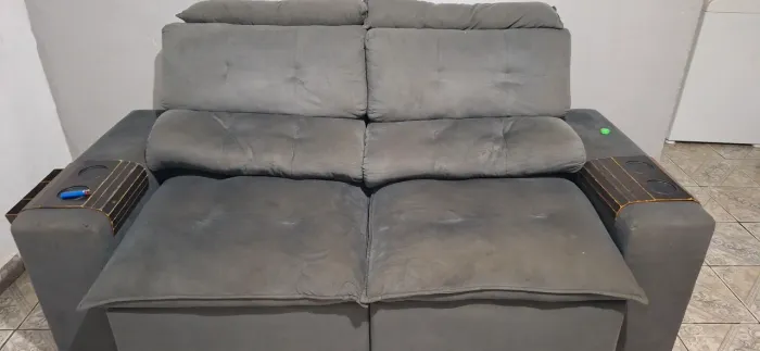 Sofa 2 lugares retrátil, 2 metros e pouquinho.