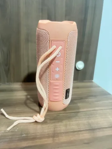 caixa de som portátil Bluetooth T&G modelo TG227 na cor rosa.