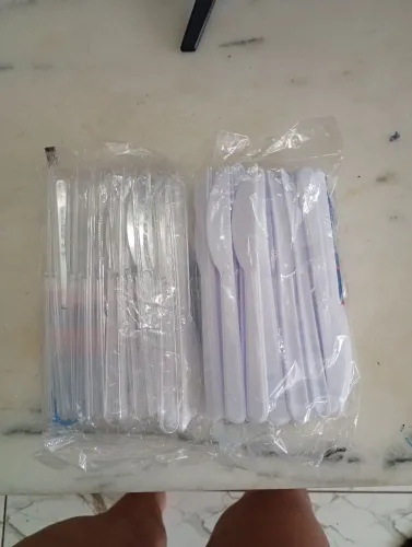 Vende-se talheres descartáveis