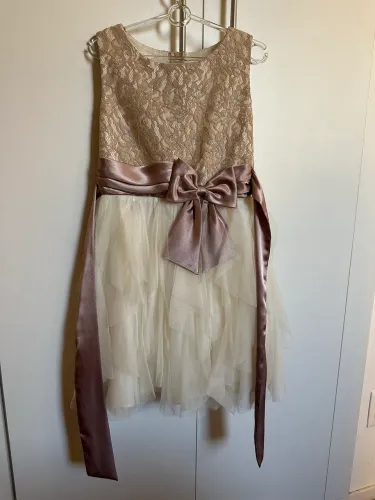 Vestido infantil de festa. Esporte fino