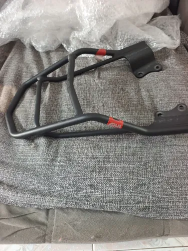 Vendo bagageiro givi para Factor 150 e Fazer 150.