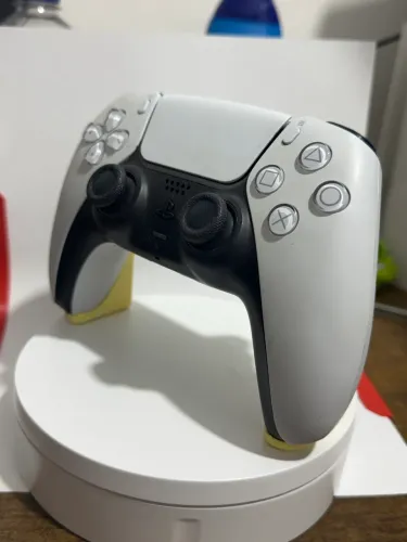 Suporte invisível minimalista para PS5 em 3D
