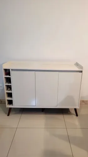 Buffet com adega off-white