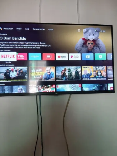Smart TV 32 polegadas semi nova com Bluetooth.