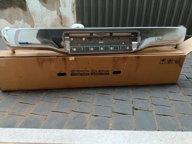 Para-choque original Toyota Hilux 2005 a 2015.