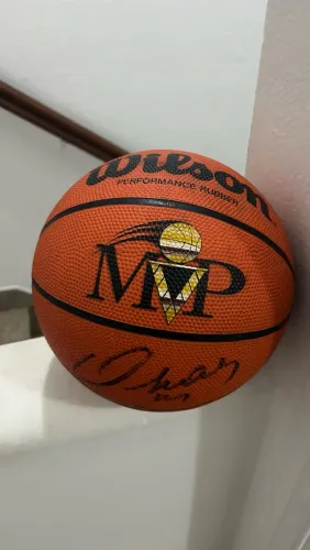 Bola de Basquete Autografada Oficialmente por Oscar Schmidt da Wilson