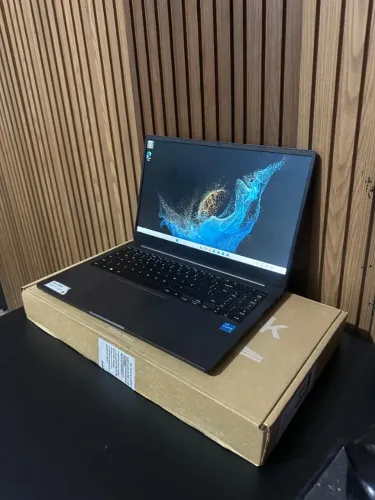 Samsung Book 2 i3 12th gen conservado