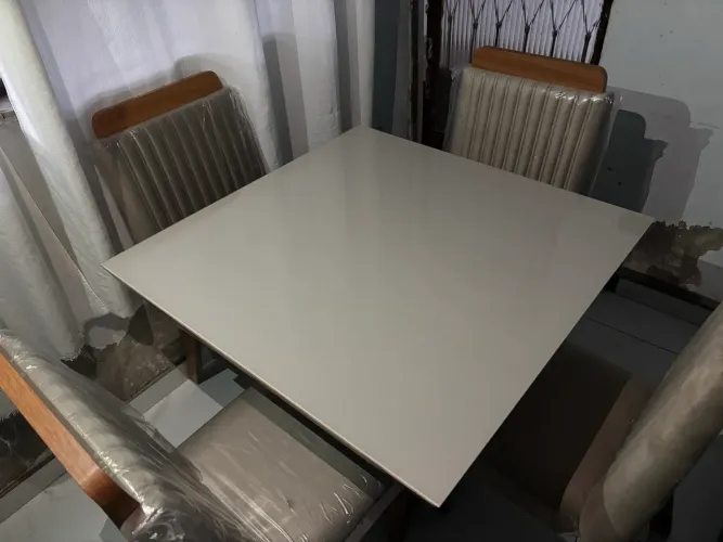 Mesa com 4 cadeiras