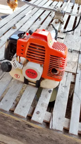 VENDO RROÇADEIRA BOA HISTIL POUCO TEMPO DE USO