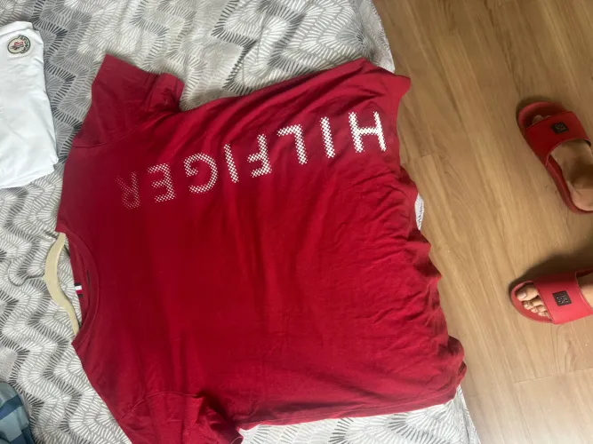 Camisa da thommy m, usada menos de 5 vezes