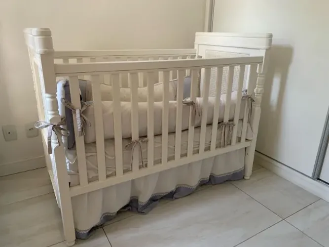 Berço Infantil Provençal Branco De Madeira Com Palhinha Retrô