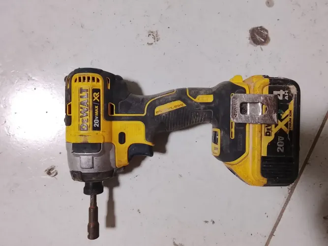 Vendo Dewalt 500$