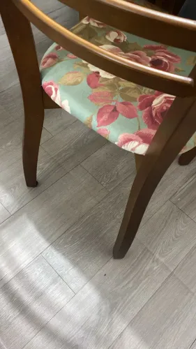 Mesa de jantar com 4 cadeiras 