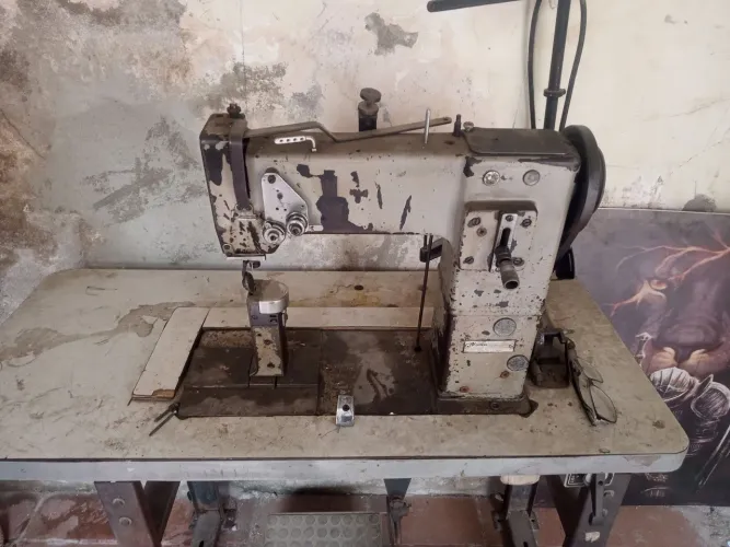 Vende-se máquina de costura 