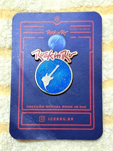Pin logo do Rock in Rio com glitter na parte azul