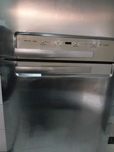 Vendo Geladeira Electrolux inox 411 litros 