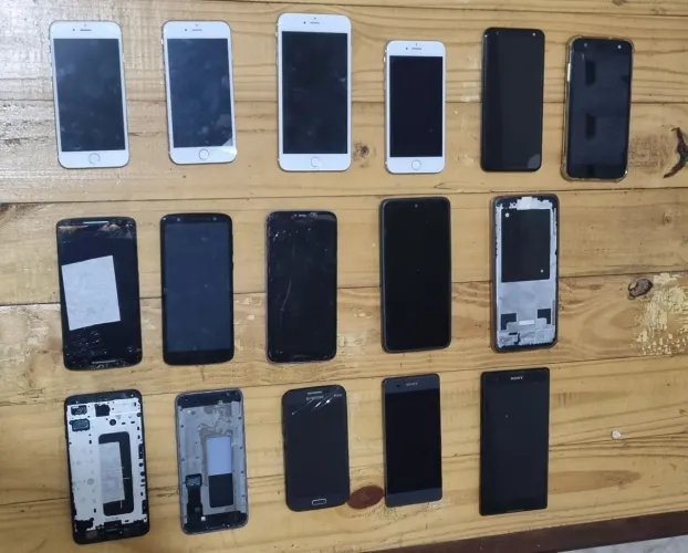 Diversos celulares para reparo ou pecas