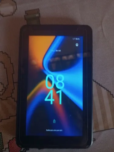 Tablet Multilaser de 64 GB com entrada para 1 um chip